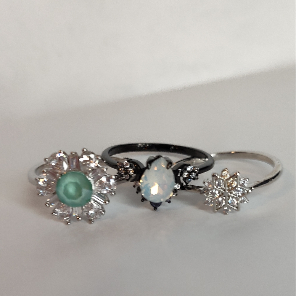 Size 10, Elegant Silver and Faux Gemstone Winter Themed Ring Set (3 rings)